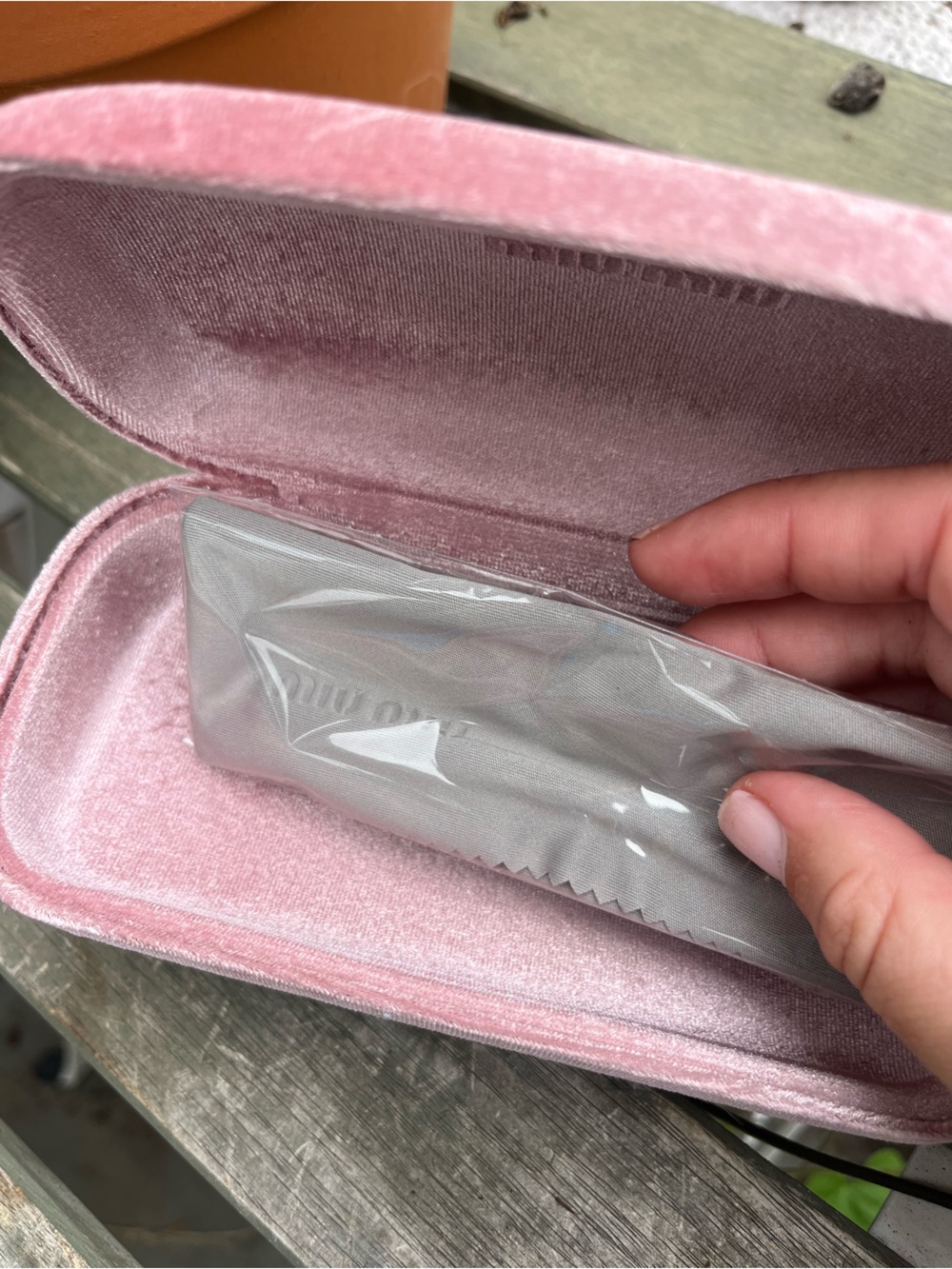 Miu Miu - Blush Pink Velvet Eyeglass Case - Picture 3 of 3